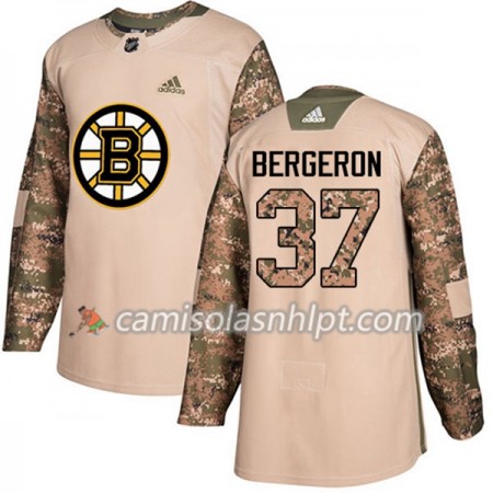 Camisola Boston Bruins Patrice Bergeron 37 Adidas 2017-2018 Camo Veterans Day Practice Authentic - Homem